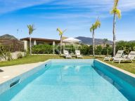 Villa for sale in La Alqueria, Benahavis