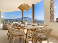 Villa for sale in La Alqueria, Benahavis