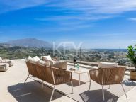 Villa for sale in La Alqueria, Benahavis
