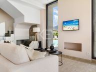 Villa for sale in La Alqueria, Benahavis