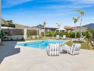 Villa for sale in La Alqueria, Benahavis
