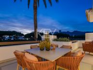 Apartment for sale in Los Monteros Palm Beach, Marbella East