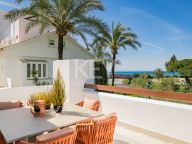 Apartment for sale in Los Monteros Palm Beach, Marbella East