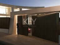Villa for sale in La Alqueria, Benahavis