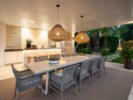 Villa for sale in Las Brisas, Nueva Andalucia