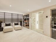 Villa for sale in Las Brisas, Nueva Andalucia