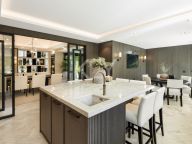 Villa for sale in Las Brisas, Nueva Andalucia