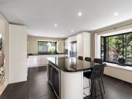Вилла на продажу в Las Brisas, Новая Андалусия
