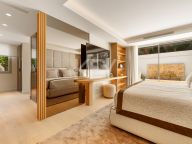 Villa for sale in Nueva Andalucia