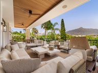 Villa for sale in Nueva Andalucia