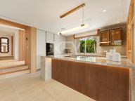 Villa for sale in Nueva Andalucia