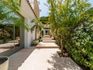 Villa for sale in Nueva Andalucia