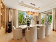 Villa for sale in Nueva Andalucia