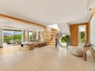 Villa for sale in Nueva Andalucia