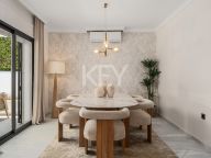 Villa for sale in Altos del Rodeo, Nueva Andalucia