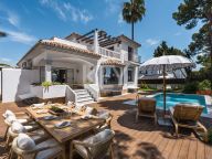 Villa for sale in Altos del Rodeo, Nueva Andalucia