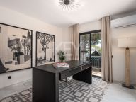 Villa for sale in Altos del Rodeo, Nueva Andalucia