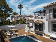 Villa for sale in Altos del Rodeo, Nueva Andalucia