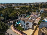 Villa for sale in Altos del Rodeo, Nueva Andalucia