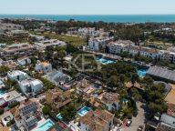 Villa for sale in Altos del Rodeo, Nueva Andalucia