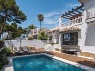 Villa for sale in Altos del Rodeo, Nueva Andalucia