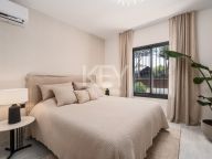 Villa for sale in Altos del Rodeo, Nueva Andalucia