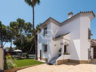 Villa for sale in Altos del Rodeo, Nueva Andalucia