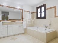 Таунхаус на продажу в Бенахавис