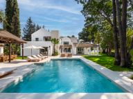 Villa for sale in Las Brisas, Nueva Andalucia