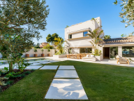 Villa for sale in Cortijo Blanco, San Pedro de Alcantara