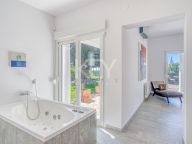 Villa en venta en Hacienda las Chapas, Marbella Este