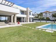 Villa en venta en La Alqueria, Benahavis