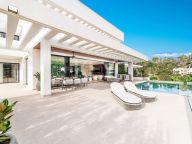 Villa for sale in El Madroñal, Benahavis