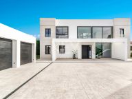 Villa for sale in El Madroñal, Benahavis