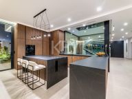 Villa for sale in El Madroñal, Benahavis