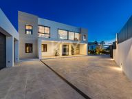 Villa for sale in El Madroñal, Benahavis