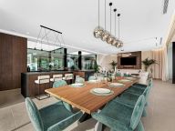 Villa for sale in El Madroñal, Benahavis