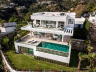 Villa for sale in El Madroñal, Benahavis