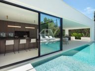 Villa for sale in Las Brisas, Nueva Andalucia