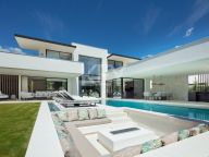 Villa for sale in Las Brisas, Nueva Andalucia