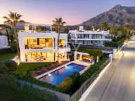 Villa en venta en Altos de Puente Romano, Marbella Golden Mile