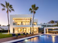 Villa en venta en Altos de Puente Romano, Marbella Golden Mile