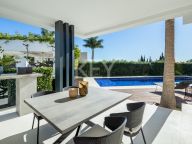 Villa en venta en Altos de Puente Romano, Marbella Golden Mile