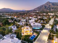 Villa en venta en Altos de Puente Romano, Marbella Golden Mile