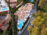 Villa for sale in El Herrojo, Benahavis