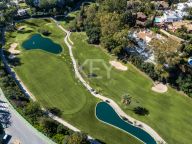 Villa for sale in El Herrojo, Benahavis