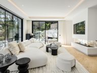 Villa for sale in El Herrojo, Benahavis