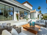 Villa for sale in El Herrojo, Benahavis