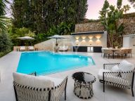 Villa for sale in El Herrojo, Benahavis