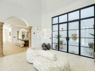 Villa for sale in El Herrojo, Benahavis